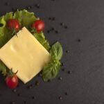 Formaggio fuso a fette: fa male o no? Quali sono i formaggi fusi e cosa sapere