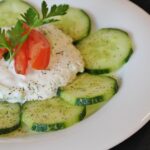 Come fare la salsa all'aglio: ricetta veloce e altre salse all'aglio con o senza uovo