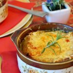 Zuppa di cipolle: ricetta con cipolle bianche, varianti e consigli