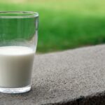 Latte crudo: si può bere o fa male? Cosa si intende, cosa succede e quale latte si può bere crudo
