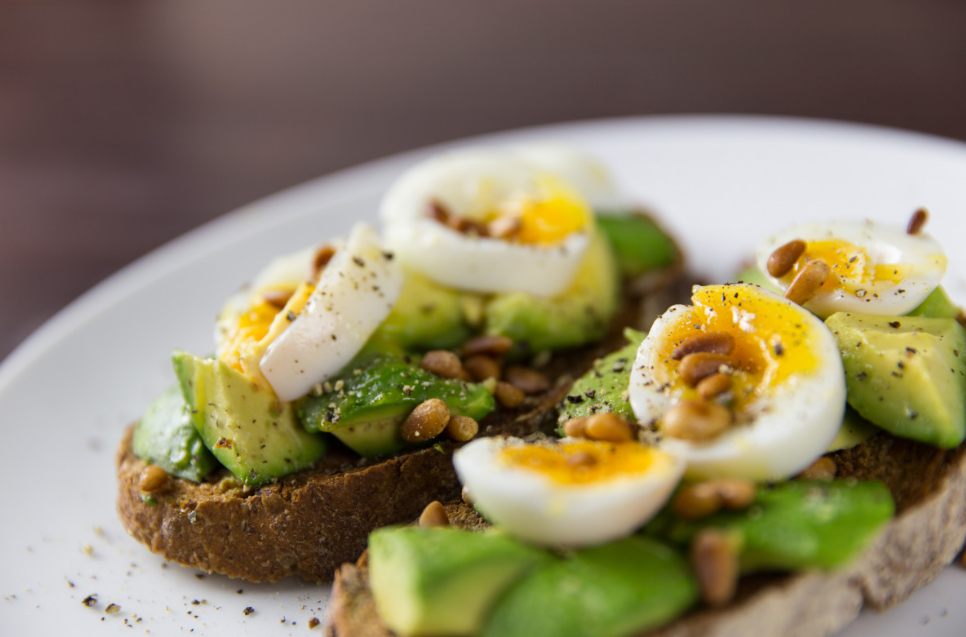 insalata di avocado e uova