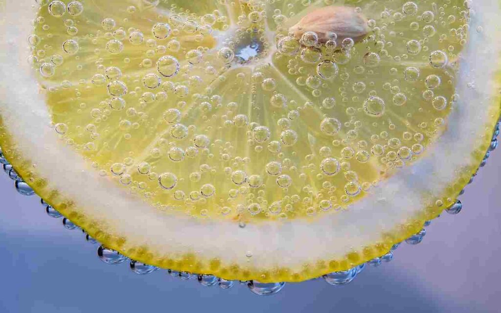 bere acqua e limone abbassa la glicemia