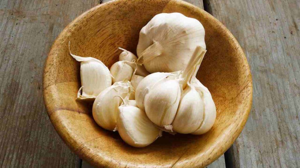 Aglio in camicia: significato, come si fa e come si usa