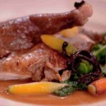 Come cucinare la faraona in tegame: ricetta e cottura
