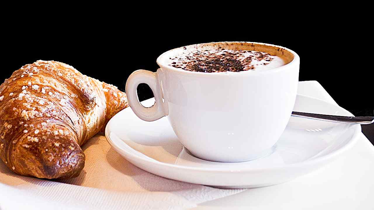 brioche e cappuccino ogni mattina