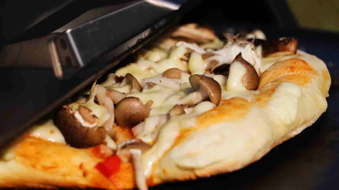 fare la pizza sul barbecue