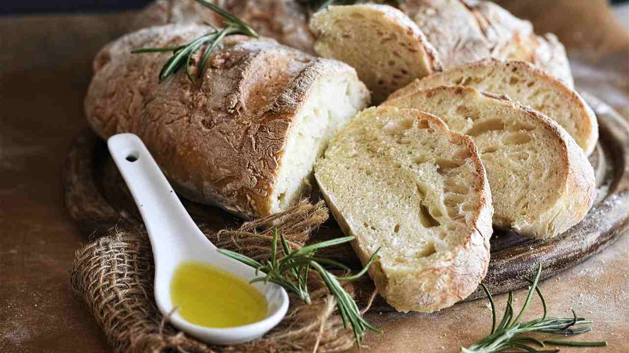 si possono mangiare carboidrati a cena